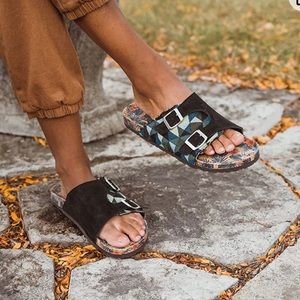 Muk Luks Women’s Valerie Terra Turf Sandals